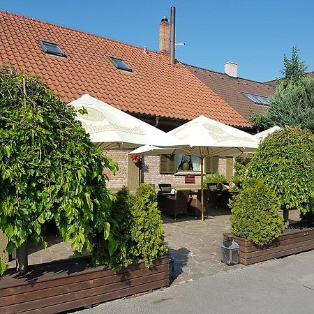 Barock Restaurant & Pension Topoľčany Exteriör bild