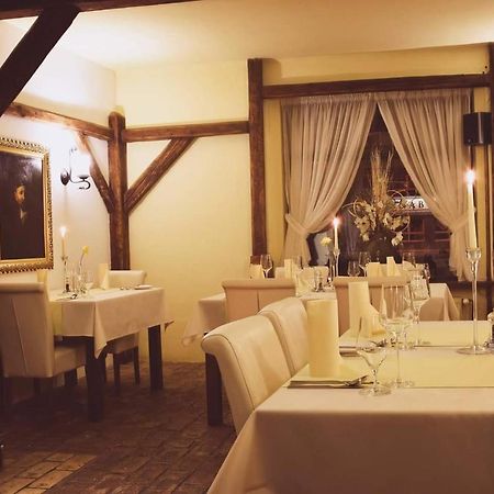 Barock Restaurant & Pension Topoľčany Exteriör bild