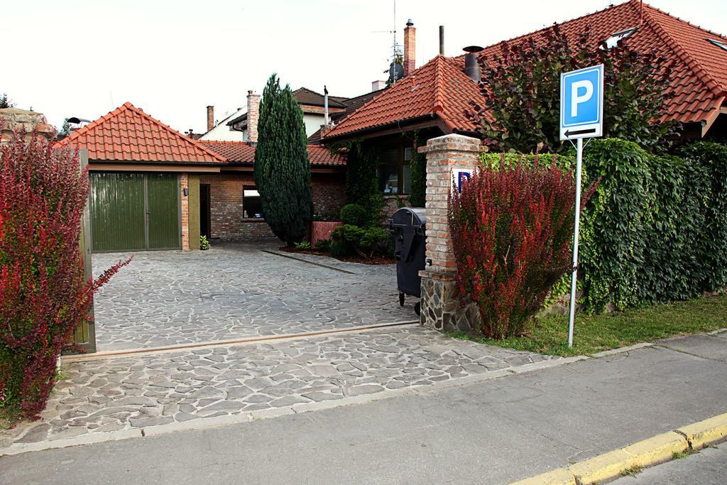 Barock Restaurant & Pension Topoľčany Exteriör bild