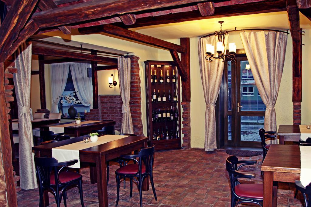 Barock Restaurant & Pension Topoľčany Exteriör bild