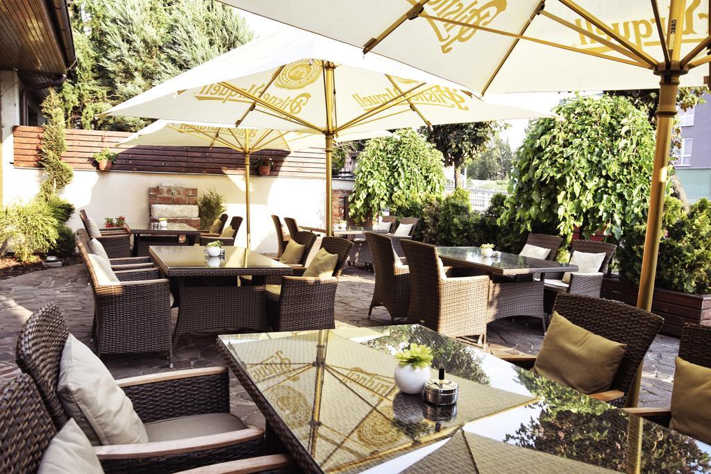 Barock Restaurant & Pension Topoľčany Exteriör bild